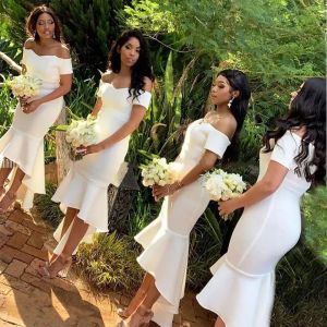 2024 Biała syrena sukienki druhna z ramion wysoko niskie krótkie afrykańskie suknie gościnne weselne szaty de demoiselle d'onneur