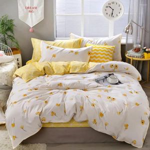 Bedding Defina o conjunto de flores de luxo amarelo de luxo capa de edredão de trevos de sorte e têxtil caseira reversível de cama reversível xadrez