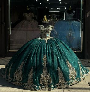 Abiti da principessa verde scuro abito da ballo da spalla spalla paillettes glitter vestido de quinceanera oro vestito in maschera applicata