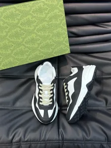 2023 Buty designerskie Buty swobodne dla mężczyzn trenerzy Cloud White Core Black Bonners Green Outdoor Flat Sports Classic Sneakers EDJ0101