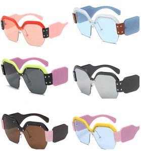 2020 Sexy Pink Randless Übergroße Sonnenbrille Frauen Vintage Rotrosa Sonnenbrille für weibliche Nieten Big Frame Männliche Farbtöne mit Box9479313