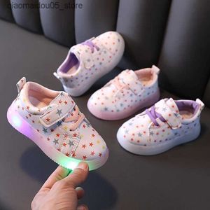 スニーカーの子供レンズLED SHOUS LUMINOUS CHILDRENSカジュアルシューズファッショナブルなプリントPUレザーガールズシューズソフトソールアンチスリップスポーツシューズかわいいスニーカーQ240413