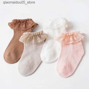 Barnstrumpor koreanska baby veckade kantstrumpor Solid bomulls andningsmask lämplig för barn flickor nyfödda små barn och i åldern 0-8 Q240413