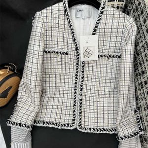 Женские куртки дизайнер 2024 Ранняя весна Новая Nanyou Cha Light Luxury Stele Style Contrast Crown Plaid V-образные рукава Снительное тканое пальто Jhlz