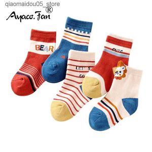 Meias infantis 5 pares/lote de garotas de algodão de crianças meninos e meninas outono grosso Childrens Knee High Striped Soft Cartoon Socks Winter 1-12t Q240413