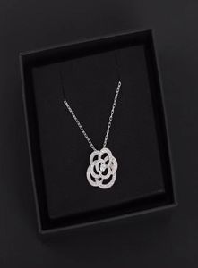 Chic Pendant Necklaces Flower Camellia Necklace White Gold Plated Hollow Diamond Necklaces Fashion Jewelry Enamel Rhinestone Charm5288827