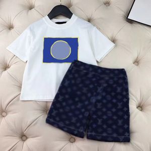 Koreanska trendiga barn tvådelar uppsättning korta ärmshorts, fashionabla och eleganta coola och eleganta för män och kvinnor barn kläder för medelålders och äldre