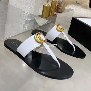 Designerskie kapcie przesuwane kobiety klinki ślizgowe skórzany sandał z podwójnym metalowym czarnym białym brązowym letnią plażą