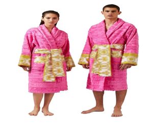 Mens luxuosos clássicos de banheira de algodão e mulheres marcam roupas de dormir Kimono Restas de banho quentes em casa usam roupões de banho unissex ONE Size6540509