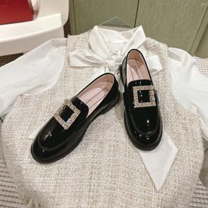Klänningskor avslappnad designer mode kvinnor svart patent läder runda tå tjock sula slip på bekväma zapatos loafers