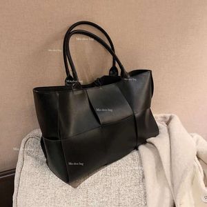 Botteg Venetas Bag Bags Large Tote Handbags Capacity Designer Womens Autumn and Winter New Fashion Single Shoulder Portable B I64F