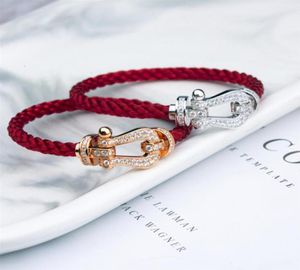 Usthaped Handseil Guan Xiaotong gleich S925 Silber großer Hufeisenmanschettenschnalle mit Diamantkopf -Lederarmband für Männer und Frauen 64739445