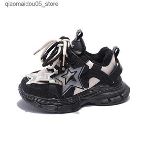 Sneakers dziewczyny z grubymi podeszwami szokującymi butami sportowymi dziecięcymi trenerami kadrowymi butami taty butów na zewnątrz chłopców butów sportowych Q240413
