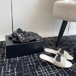 Slippers de uma palavra do designer Novo High Definition Show White Sencina Black Bow Top Shoes feminina Sapatos Factory Shoes