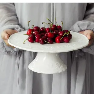 Placas de sobremesa Placa de frutas Tabela de bolo alto bandeja de cerâmica branca Dining caseiro em estilo europeu Frame adereços de casamento