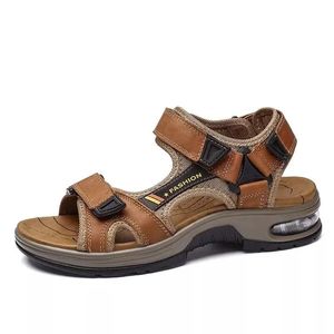 Varumärke Summer Mens Sandals äkta läder Men tofflor Gladiator Men Beach Sandals mjuka bekväma utomhus vada skor 38-46 240412