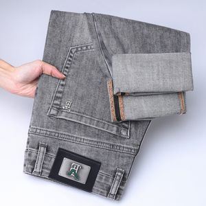 Jeans masculinos Primavera Summer Homens magros Slim Fit Fit