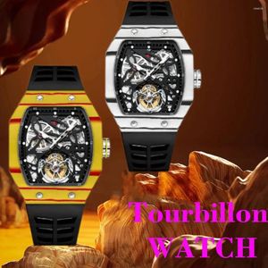 Armbandsur Trending Square Flying Tourbillon Titta på kolfiber Bezel Mechanical Men Top Quality Skeleton Yellow Man Clock