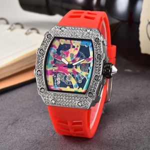 2024 Top Luxury Mens Watches Quartz Chronograph Swiss Mens Wristwatch Iced Out Hip Hop Rubber Strap Sport Män