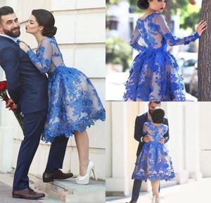 2017 Royal Blue Short Homecoming Dresses Long Sleeves 레이스 라인 칵테일 파티 가운 Illusion Back Knee Length Prom Dresses2809890