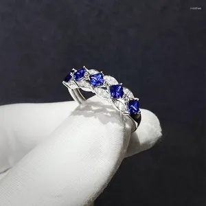 Klusterringar 925 Silver Noble Blue Diamonds Artificial Sapphire Ring för daglig ersättning och stor stilinställning