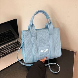 Handväska designer 80% rabatt på heta varumärkesväskor hög och stil liten väska för kvinnor ny populär crossbody mode färg en axel