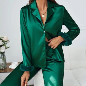 Hemkläder Spring Female 2st Pyjamas set med fjäder Löst avslappnad sömnkläder långärmad byxor kostar grönt satin slitage loungewear