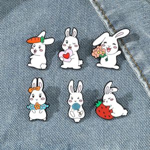Kaninchen -Hasen Brosche süße Anime -Filme Spiele Harte Emaille Pins sammeln Cartoon Brosche Rucksack Hat Bag Collar Revers Abzeichen