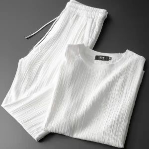 Pantaloni abiti da seta ghiacciata 2023 Nuova maglietta estiva + pantaloni Due pezzi set sottili sport casual abito maschio Pantaloni della moda set più dimensioni