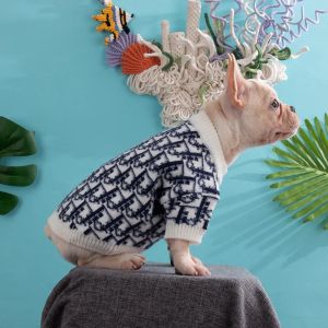 Vestuário para cães de cães de cães de novo designer com padrão de carta clássica para bulldog chihuahua filho