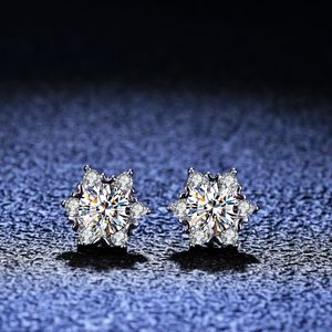 Luxury Platinum PT950 örhängen för kvinnor Snöflinga Stud Temperament Simple Wedding Moissanite Diamond Jewelry Gift Earrings