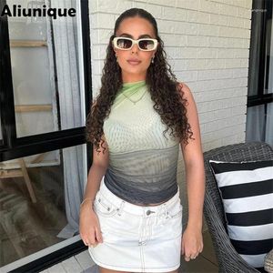 Женские футболки T 2024 Summer Women Fashion Green Gradient Tops Sexy O-образной рукавок стройной футболки уличная одежда Y2K Girls Croset Crop Top Top