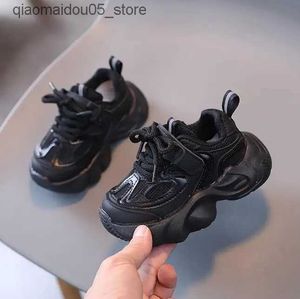 Sneakers Dziewczęta chłopcy buty sportowe nowe bieganie Siatka swobodny oddychający miękkie buty dla dzieci Q240413