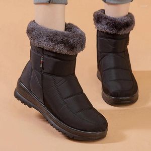 Botas 2024 Neve à prova d'água de inverno para mulheres Sapatos quentes e de luxuosos de tamanho grande