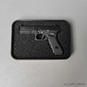 Кольца новинка предметы Toytime Scale Сплав сплав Mini Gun Model Keyring Keyring Подарки для любителей оружия и коллекционеров R230818