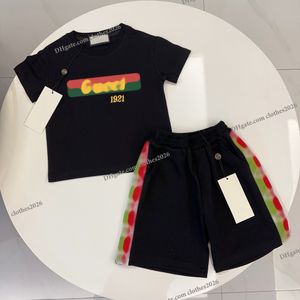 Kids Clothing Sets Boy Girl Baby Trails Anzug Anzug Briefe Druck 2PCS Luxus Designer T -Shirt Short Hosen Anzüge Chidlren lässige Sportkleidung Fashion Baby Red Tee