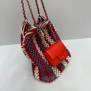 Bolsa de malha colorida Mulheres de ombro elegante Bolsa de ombro vintage Saco de compras Hardware prateado metal cc fivela de luxo de luxo Matelasse Bags Sacos de Maquiagem de carteira 32cm