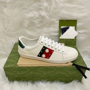 Z designerskimi butami pszczół Ace Ace Sneakers niskie męskie buty damskie Wysokiej jakości tygrys haftowane czarne białe zielone paski spacery