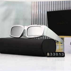 2024 Small frame sunglasses simple square new style mens and womens fashionable punk street photography fashion show trendy glasses