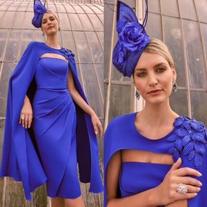 Royal Blue Mother of the Bride Dresses With Cape Strapless Wedding Gästklänning Appliced ​​Tea Längd Plus Size Formal Mother Outfit