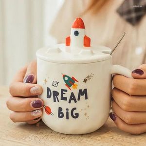 Mugs Rocket Starry Sky Ceramic Cup with Lock Spoon Söt dricka mobiltelefon Creative Support Par Coffee Cups Set