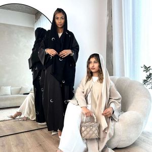 Nya Dubai Open Abaya Muslimska kvinnor Elegant månbroderi Cardigan Robe Turkiet Arab Kimono Coat Eid Ramadan Islamkläder