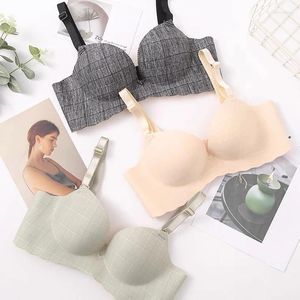 Bras sem costura de tamanho grande feminino de moda xadrez sexy de moda confortável e de perto de close-up