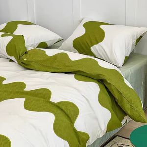 Täckt omslag tvättade moderna bekväma sovrums sovdukar tryckta universella textilbäddar ganska täckt sovsal hushåll