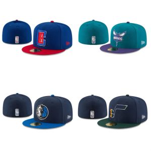 Neuer Designer-Männer-Modebasketballteam Classic Color Flat Peak Full Size Closed Caps Baseball Sports ausgestattete Hüte in Größe 7- Größe 8 Basketballteam Snapback