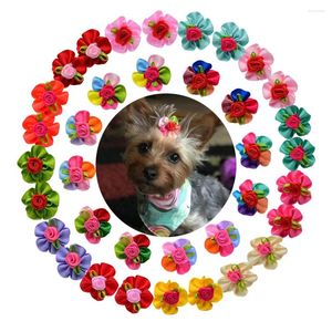 犬のアパレル100pcs/50ペアかわいいペット子犬猫の髪の毛がゴム製ランドと花ローズミックススタイルグルーミングアクセサリーサプライヤー