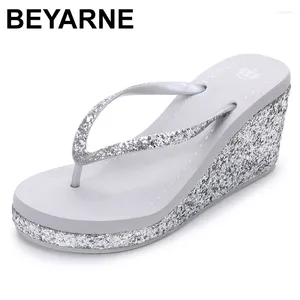 Terlik Beyarne 2024 Rhinestone Sandalet Plaj Flip Flops Yaz Kama Diamante Ayakkabı Slaytlarda Kayma Thong Womene694