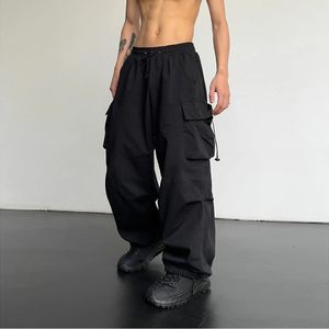 Vår sommarmode casual pannor för män streetwear fasta färglastbyxor elastiska midja bred ben män joggar 240403