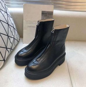 Die Reihe glattes Leder -Knöchel -Chelsea -Boot -Plattform Reißverschluss rutschen auf runden Zehen Blockschuppen flache Keilstiefel Stiefel klobig für Frauenfabrik