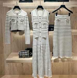 2024 Spring/Summer sa * ndro Classic Striped Sleeveless V-Neck Contrast Knitted Dress Set
